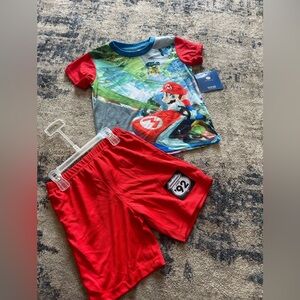 Boys Mario outfit size xs(4-5)